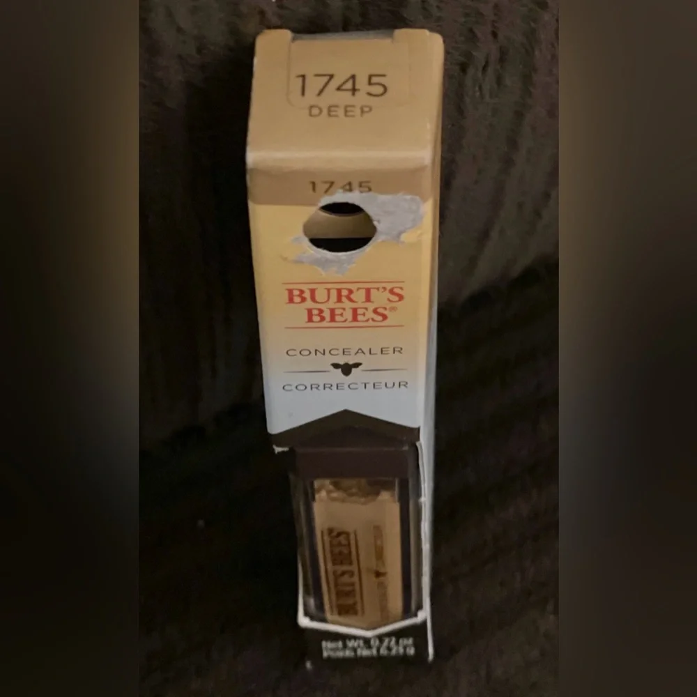 Concealer by Burt’s Bees, in Shade ‘Deep’ 1745 - Picture 14 of 16